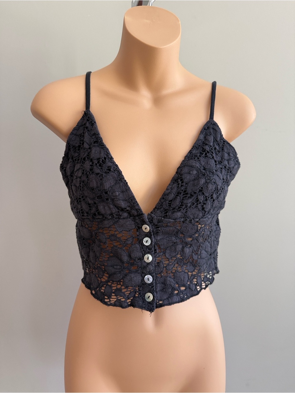 Urban Outfitters Lace Button-Front Cropped Cami Top - Black Size Medium